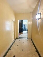 Rue Des Mathurins, Paris for lease Interior Photo- Image 2 of 8