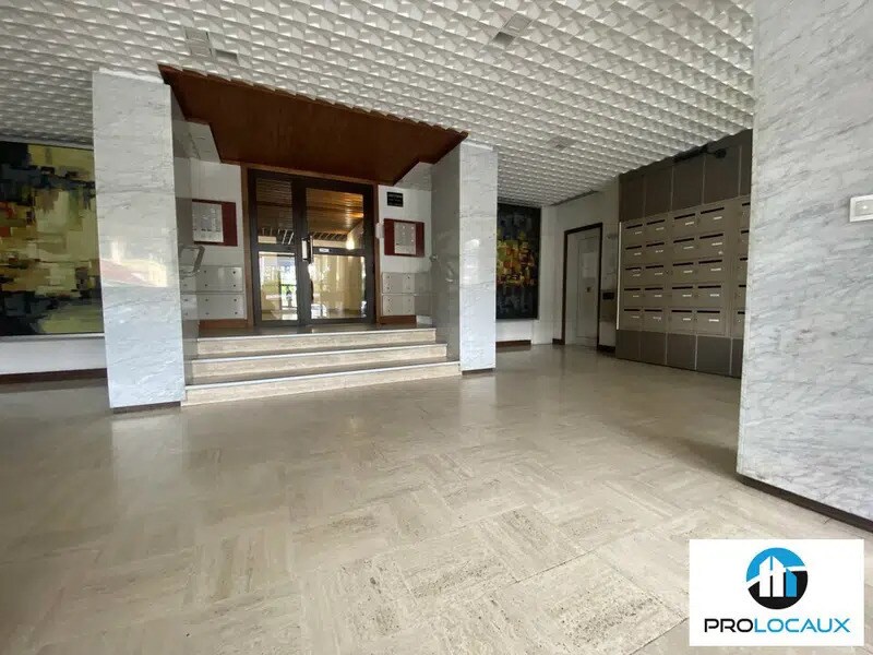Office in Maromme for sale Lobby- Image 1 of 10