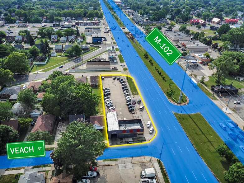 8146 E 8 Mile Rd, Detroit, MI for lease - Building Photo - Image 2 of 14