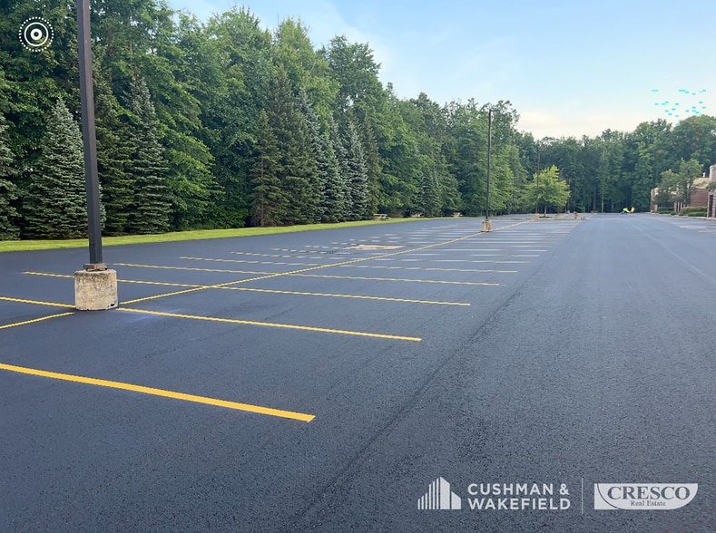 6565 Davis Industrial Pky, Solon, OH for lease - Building Photo - Image 2 of 3