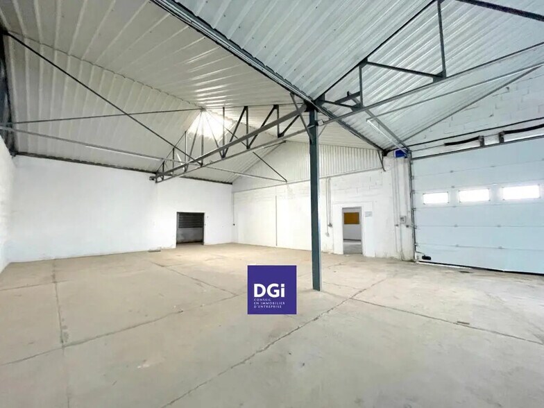 Flex in Garons for lease - Interior Photo - Image 3 of 5