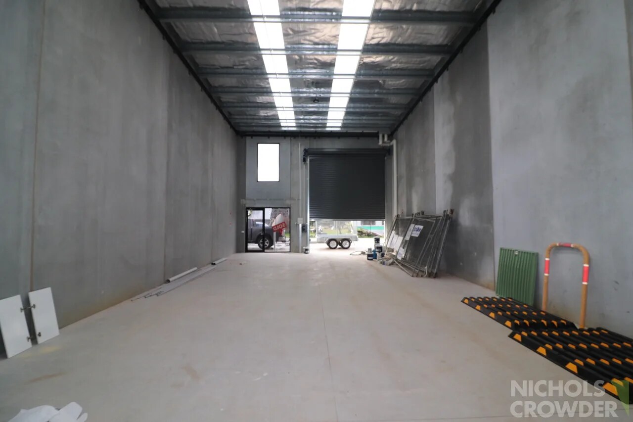25 Gwen, Cranbourne West for lease Interior Photo- Image 1 of 4