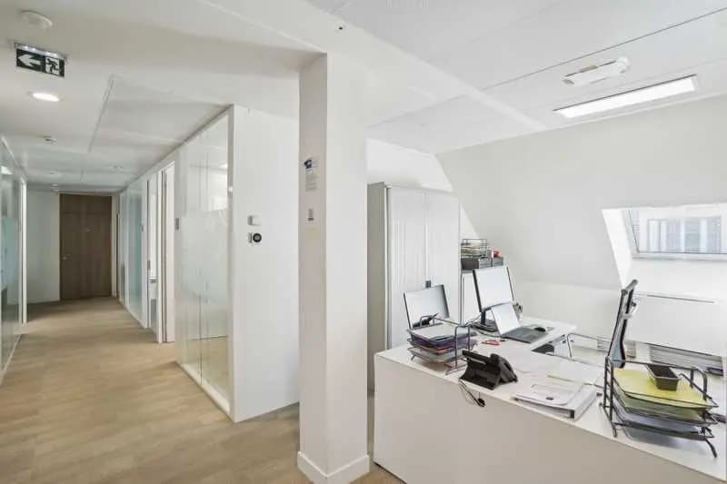 Office in Paris for lease - Building Photo - Image 3 of 10