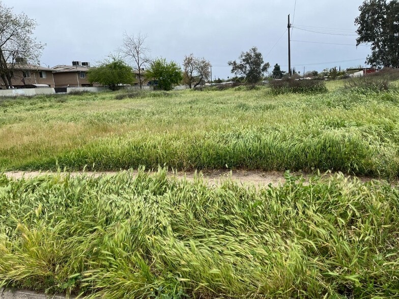 1013 E Yosemite Ave, Madera, CA for sale - Building Photo - Image 2 of 2
