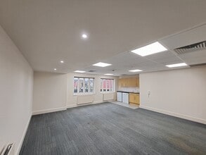 Guildford Rd, West End for lease Interior Photo- Image 2 of 3
