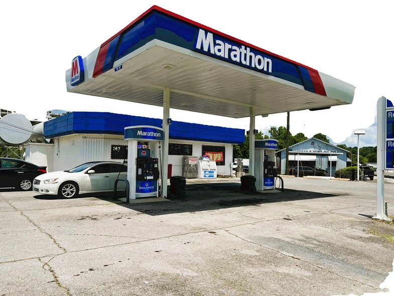 Floyd County Gas Stations portfolio of 2 properties for sale on LoopNet.com - Building Photo - Image 1 of 5