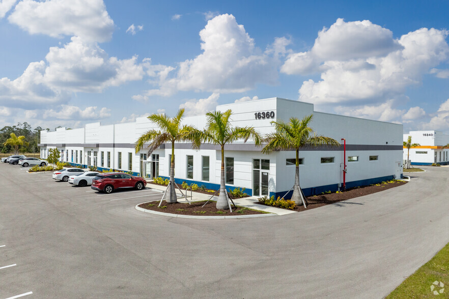 16360 Innovation Ln, Fort Myers, FL for lease - Primary Photo - Image 2 of 20