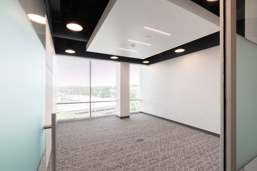 4509 Creedmoor Rd, Raleigh, NC for lease - Interior Photo - Image 3 of 24