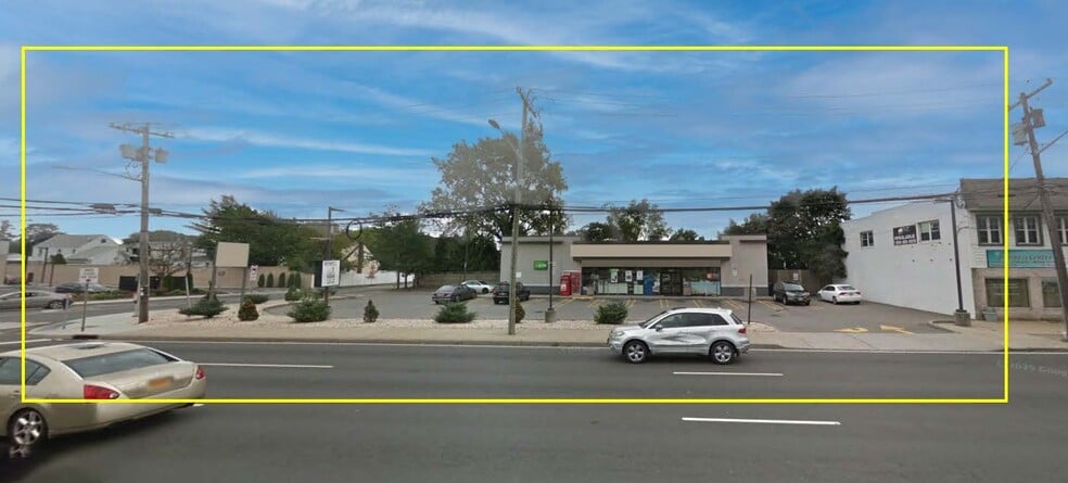 2138 Hempstead Tpke, East Meadow, NY for lease - Building Photo - Image 2 of 7