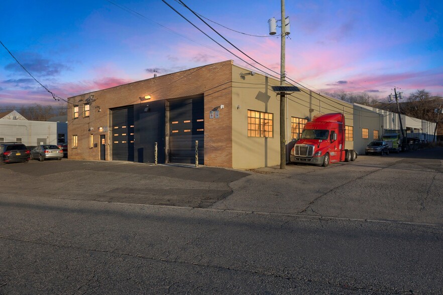 645 Industrial Rd, Carlstadt, NJ for lease - Building Photo - Image 1 of 29