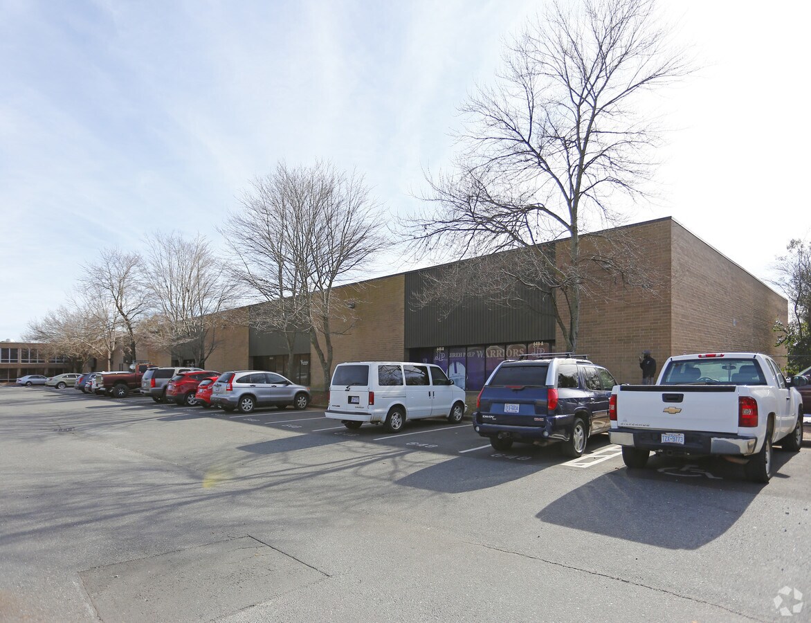 648 Matthews Mint Hill Rd, Matthews, NC 28105