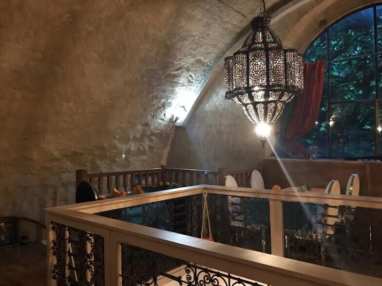 Retail in Le Pecq for sale - Interior Photo - Image 3 of 7