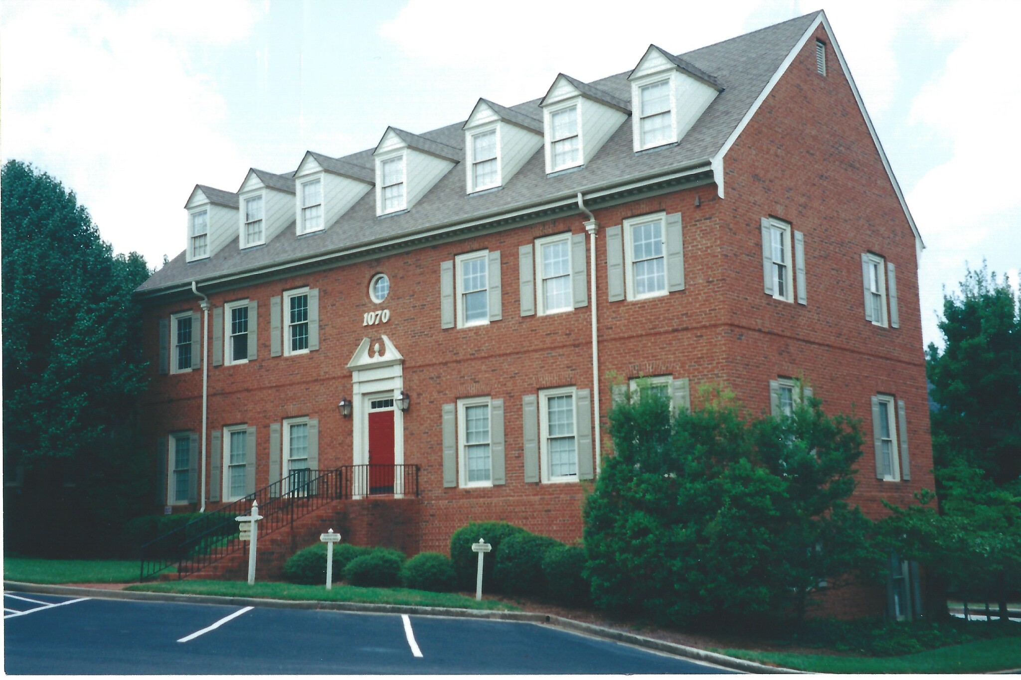 1070 Cambridge Sq, Alpharetta, GA for lease Building Photo- Image 1 of 5