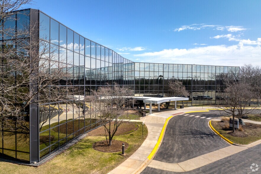 2201 Waukegan Rd, Bannockburn, IL for sale - Primary Photo - Image 1 of 1