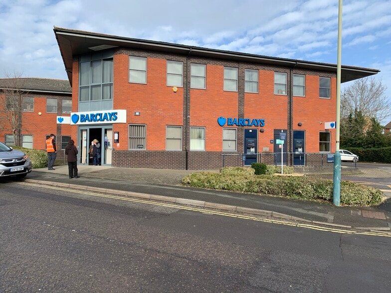 1 Rivenhall Rd, Swindon for lease - Primary Photo - Image 1 of 3