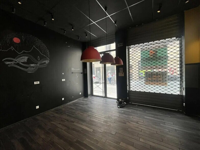 Retail in Lyon for lease - Interior Photo - Image 3 of 5