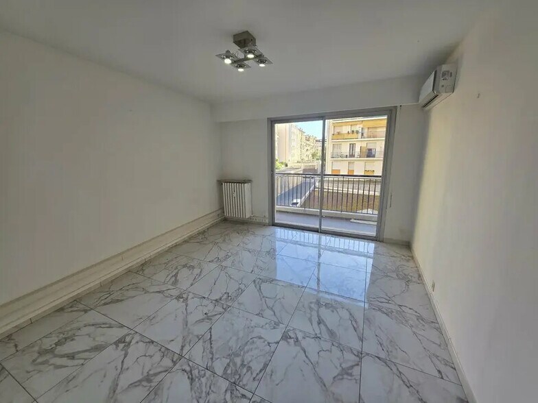 Office in Nice for lease - Interior Photo - Image 3 of 9