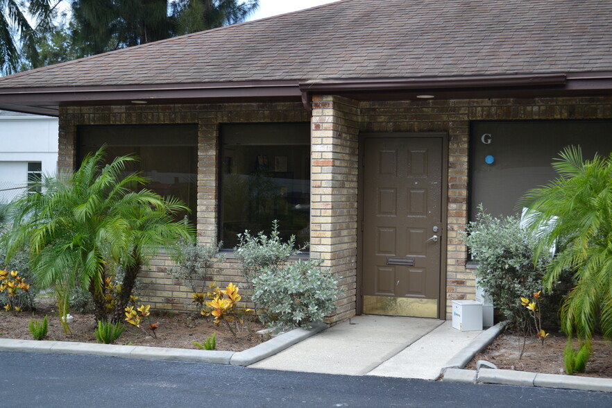 1258 W Bay Dr, Largo, FL for lease - Building Photo - Image 2 of 27