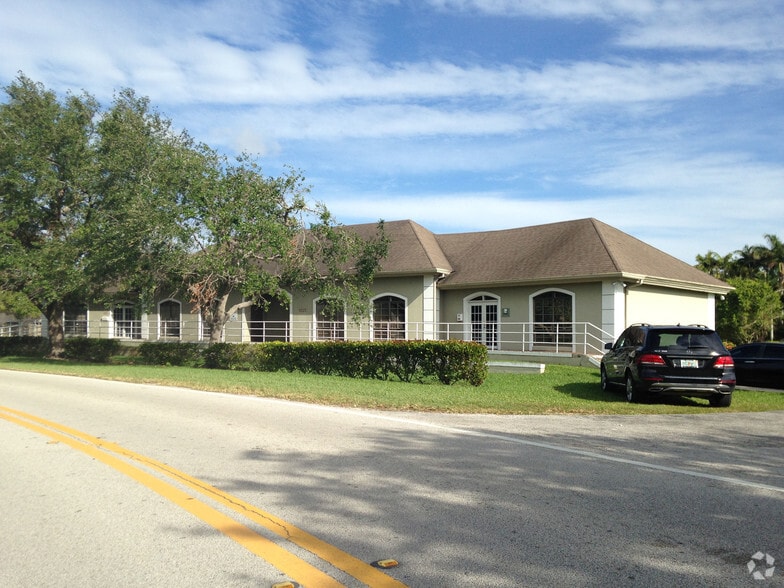 9245 SW 158th Ln, Miami, FL for lease - Primary Photo - Image 1 of 31