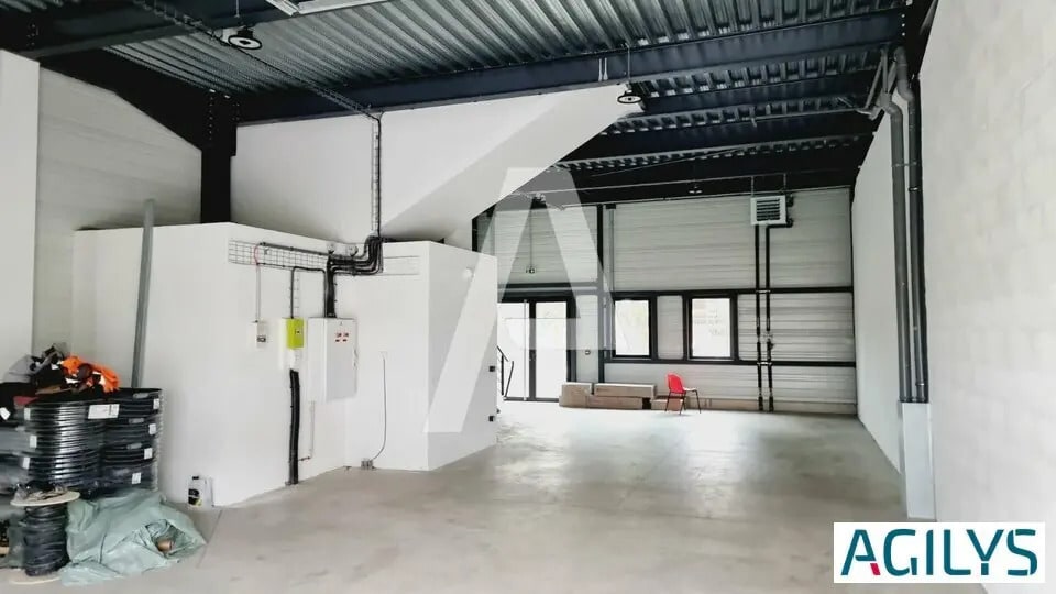 Flex in Fresnes for lease - Interior Photo - Image 2 of 6