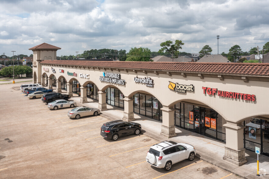 5805 E Sam Houston Pky N, Houston, TX for lease - Building Photo - Image 1 of 7