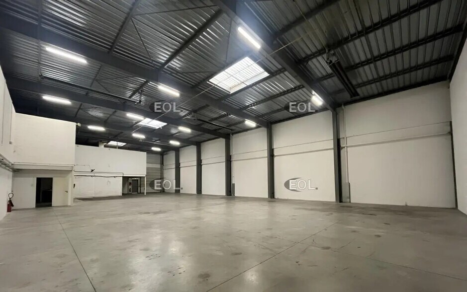 Flex in Massy for lease - Interior Photo - Image 2 of 11