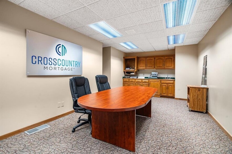 812 Cormier Rd, Ashwaubenon, WI for lease - Building Photo - Image 3 of 48