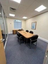58 Hamm Moor Ln, Addlestone for lease Interior Photo- Image 2 of 4