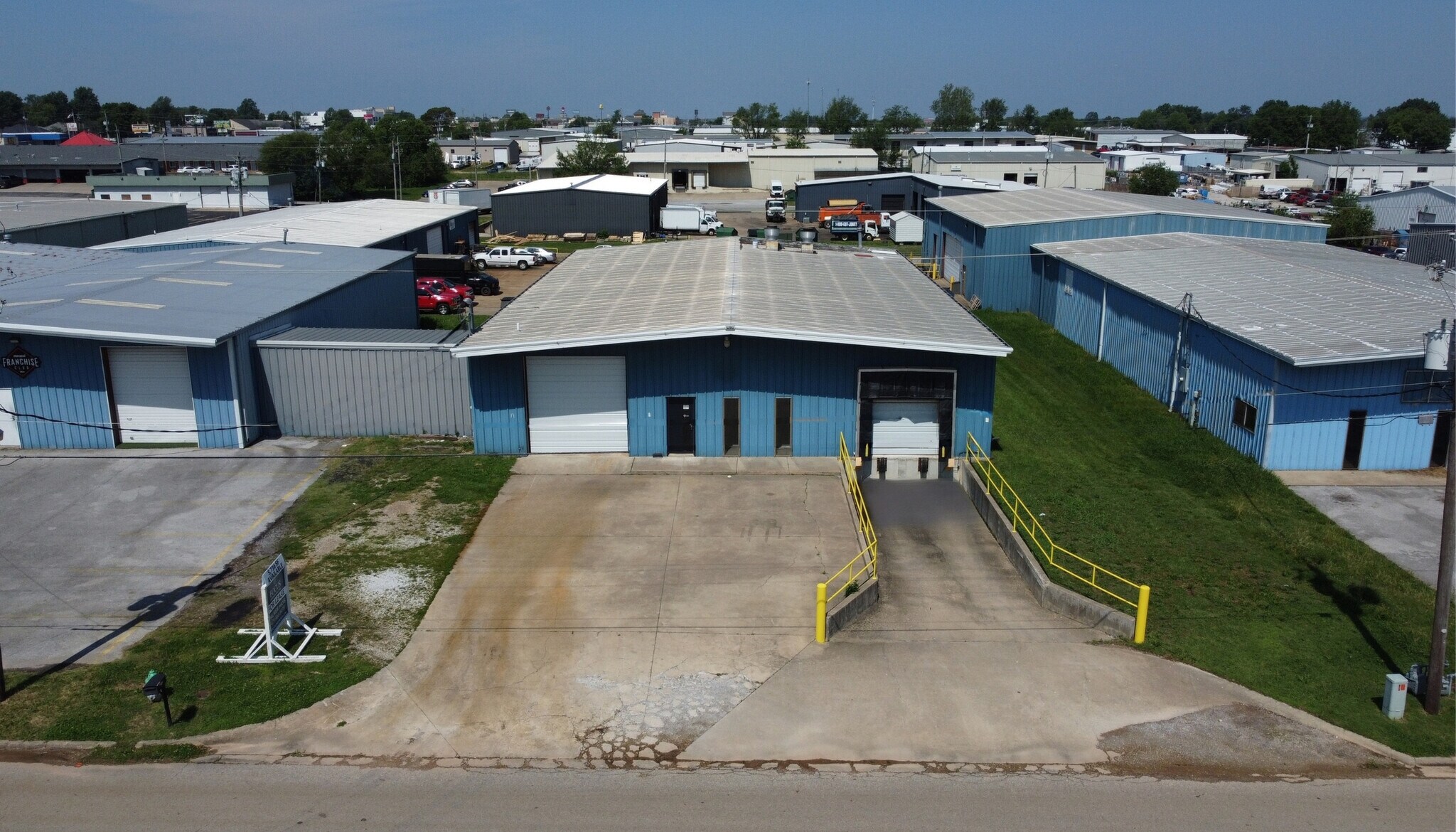 908 Clayton St, Springdale, AR for lease Building Photo- Image 1 of 16