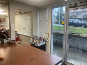 15240 Thrift Av, White Rock, BC for lease Interior Photo- Image 2 of 3