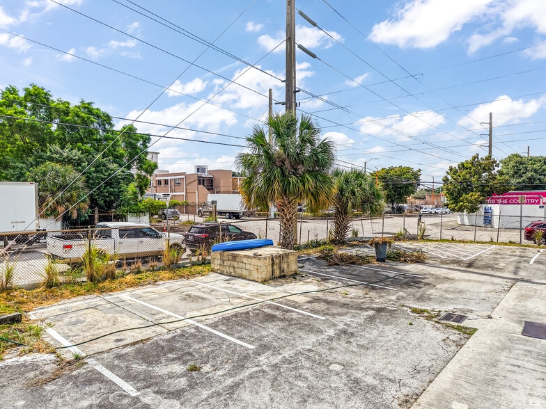 775 NW 21st St, Miami, FL for lease - Building Photo - Image 3 of 51