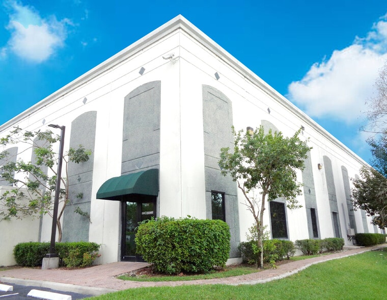 1351 Sawgrass Corporate Pky, Sunrise, FL for lease - Building Photo - Image 2 of 14