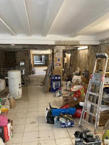 Retail in Paris for lease - Building Photo - Image 3 of 5