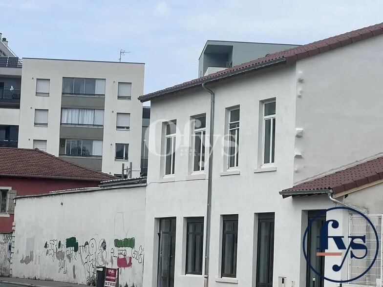 Office in Lyon for lease - Building Photo - Image 3 of 12