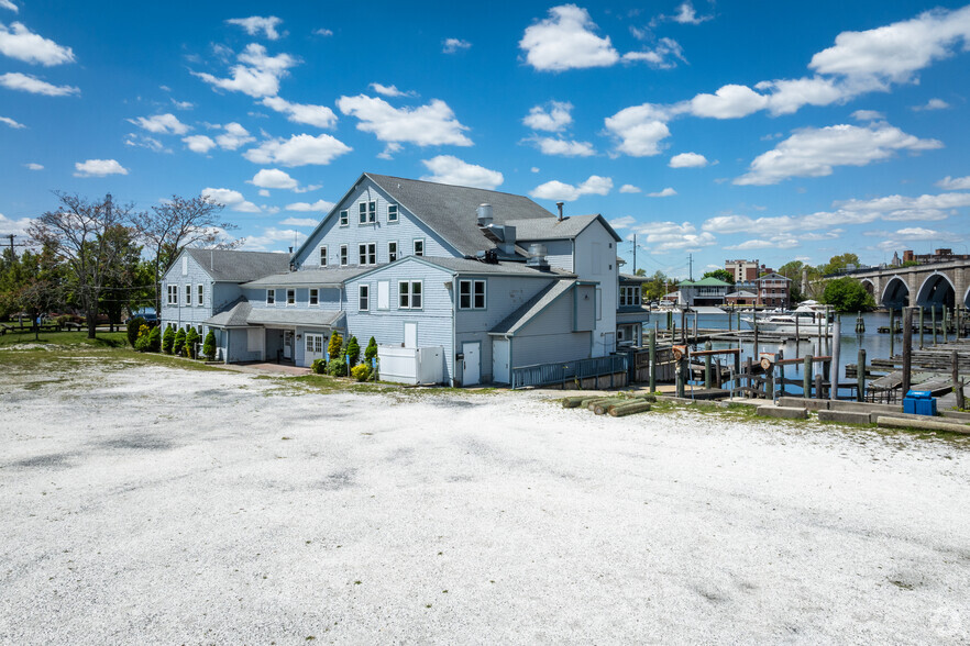 28 Water St, East Providence, RI for sale - Primary Photo - Image 1 of 42