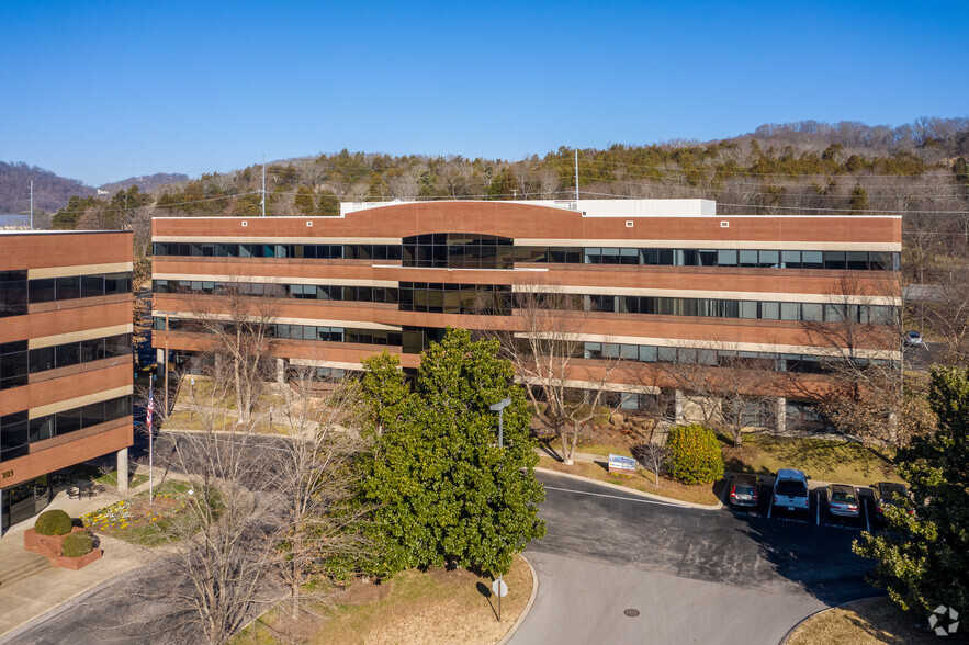 105 Continental Pl, Brentwood, TN for lease - Building Photo - Image 3 of 12