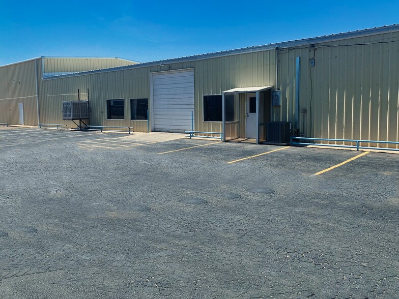 2817 W Industrial Ave, Midland, TX for lease - Building Photo - Image 3 of 18