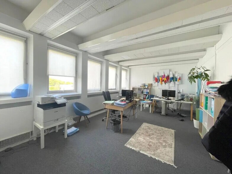 Office in Marly-le-Roi for lease - Interior Photo - Image 3 of 6