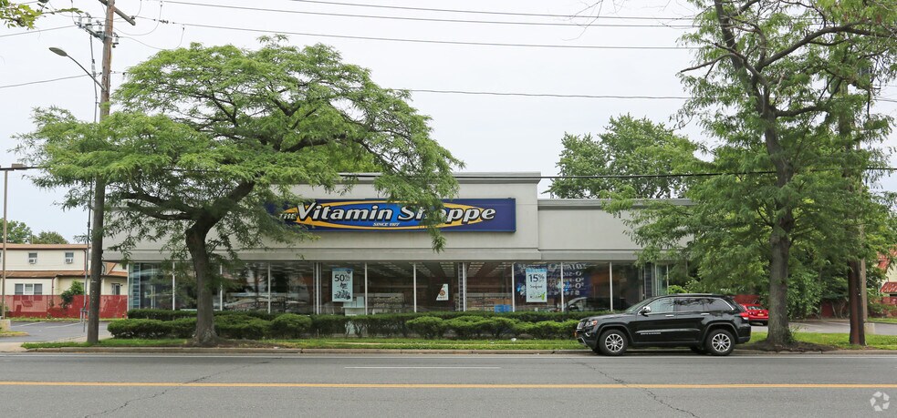 2100 Merrick Rd, Merrick, NY for sale - Primary Photo - Image 1 of 1
