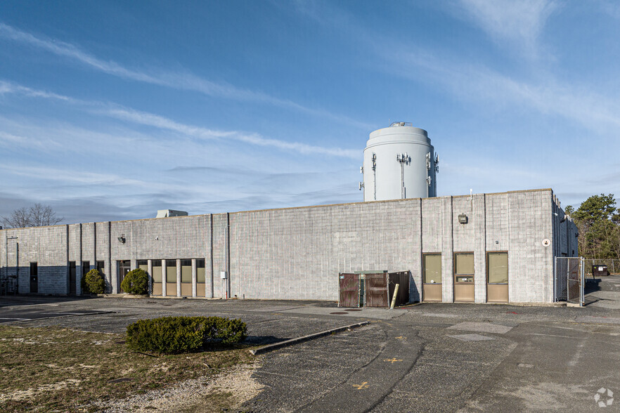 50-54 Drexel Dr, Bay Shore, NY for lease - Primary Photo - Image 1 of 5