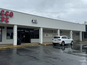 4639-4653 W Market St, Greensboro, NC for lease Building Photo- Image 1 of 17