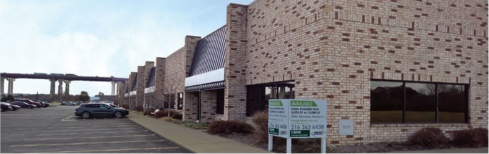 5480 Cloverleaf Pky, Valley View, OH for lease - Building Photo - Image 1 of 2