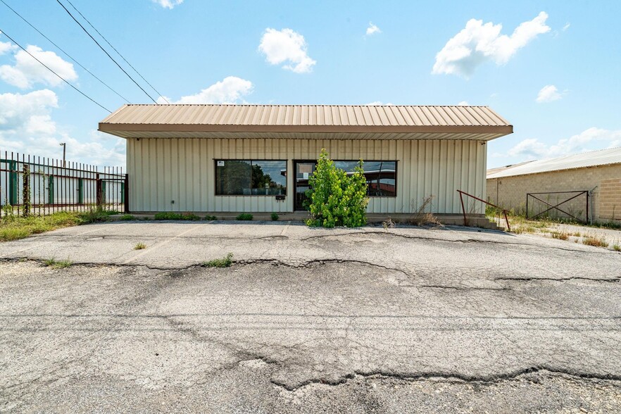 1208 E Washington St, Stephenville, TX for sale - Building Photo - Image 3 of 34