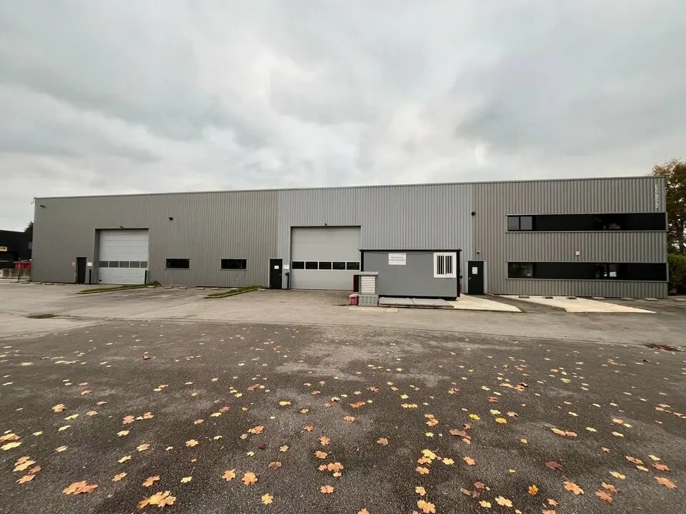 Flex in Plescop for lease Building Photo- Image 1 of 5