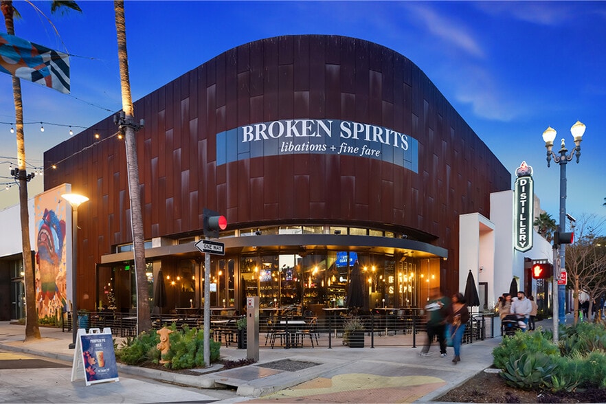 300-325 The Promenade N, Long Beach, CA for sale - Building Photo - Image 2 of 7