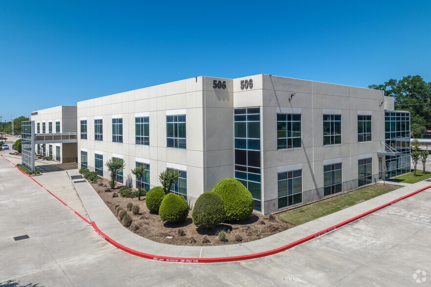 506 Graham Dr, Tomball, TX for lease - Primary Photo - Image 1 of 5