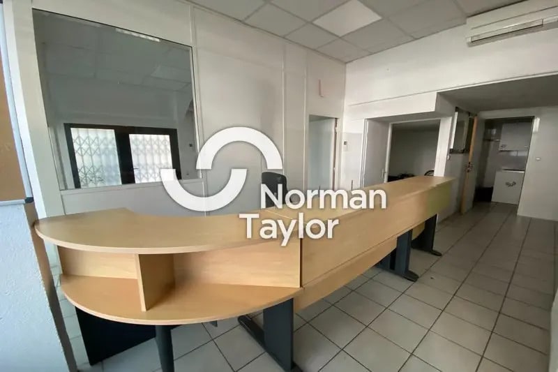 Office in Montpellier for lease - Interior Photo - Image 2 of 9