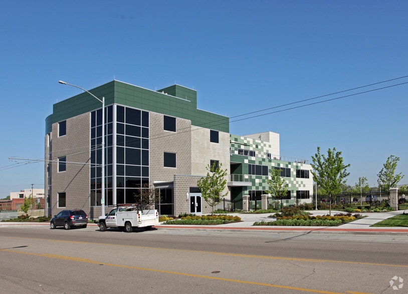 711 E Monument Ave, Dayton, OH for lease - Building Photo - Image 1 of 14