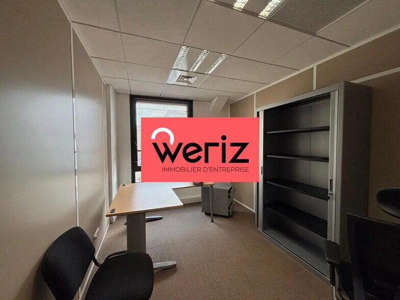 Office in Marseille for lease - Interior Photo - Image 3 of 12