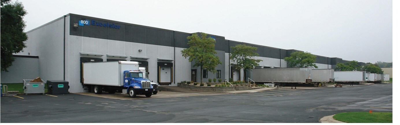 1000 N Berkshire Ln, Plymouth, MN for lease Building Photo- Image 1 of 5